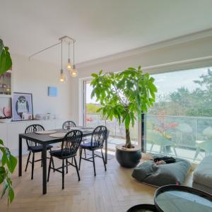 Saint-Job : bel appartement 1 chambre + Terrasse Sud