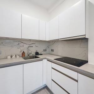 Lepoutre / Pl. Brugmann : Beau studio meublé