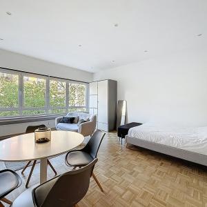 Lepoutre / Pl. Brugmann : Beau studio meublé