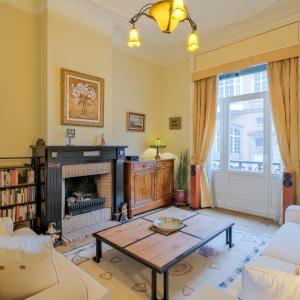 Place Brugmann : maison 6 ch + jardin orienté Sud