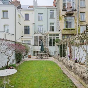 Place Brugmann : maison 6 ch + jardin orienté Sud