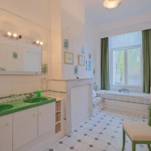 Place Brugmann : maison 6 ch + jardin orienté Sud