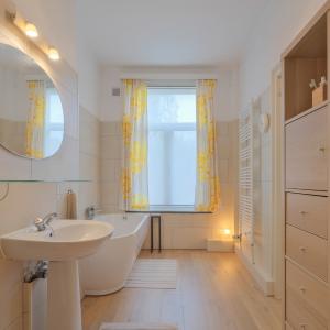 Place Brugmann : maison 6 ch + jardin orienté Sud