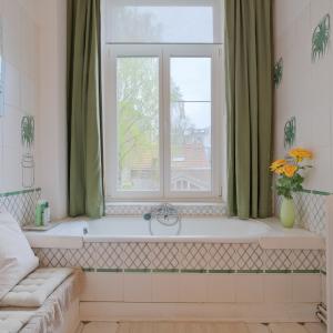 Place Brugmann : maison 6 ch + jardin orienté Sud