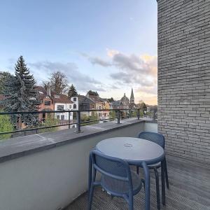 Place Saint-Job : Bel appartement moderne + terrasse