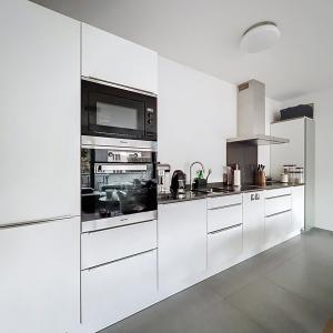 Place Saint-Job : Bel appartement moderne + terrasse