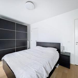 Place Saint-Job : Bel appartement moderne + terrasse SUD