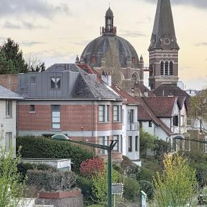 Place Saint-Job : Bel appartement moderne + terrasse SUD