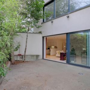 Châtelain: Belle arrière maison 3 chambres, cour et terrasse