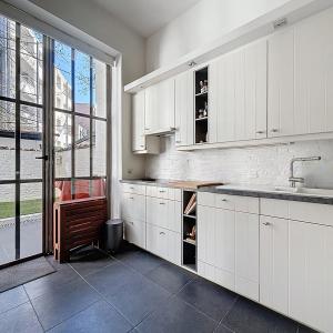 Chatelain : Beau rez-de-chaussée avec jardin !