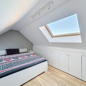 Montjoie / Bois de la Cambre : Beau duplex rénové et meublé