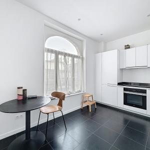 Pl. Brugmann/Lepoutre : Superbe appartement rez-de-chaussée 