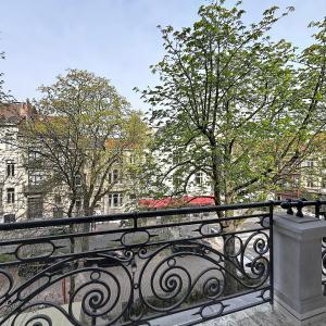 Lepoutre / Pl. Brugmann : Somptueux appartement remis à neuf