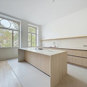 Lepoutre / Pl. Brugmann : Somptueux appartement remis à neuf