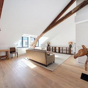 Royale / Congrès : Bel appartement duplex penthouse meublé