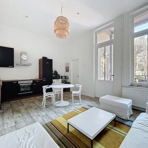 Place Brugmann : Bel appartement 2 chambres + bureau