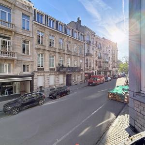 Place Brugmann : Bel appartement 2 chambres + bureau