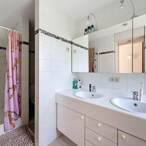 Lycée Français : Magnifique duplex rdc avec jardin + parking