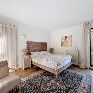 Lycée Français : Magnifique duplex rdc avec jardin + parking