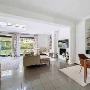 Lycée Français : Magnifique duplex rdc avec jardin + parking