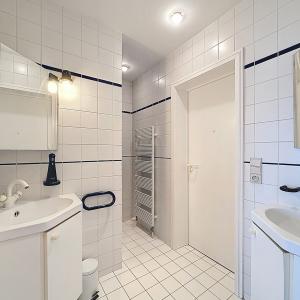 Lycée Français : Magnifique duplex rdc avec jardin + parking