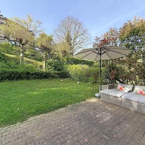 Lycée Français : Magnifique duplex rdc avec jardin + parking