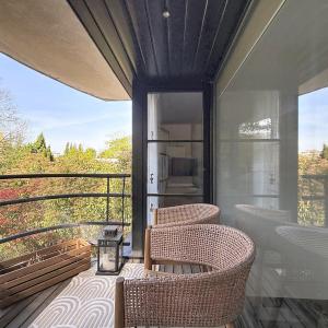 Lycée Français : Magnifique duplex rdc avec jardin + parking