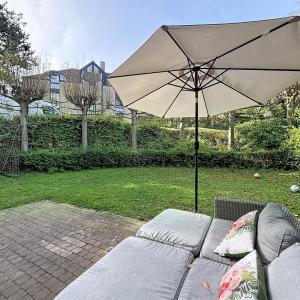 Lycée Français : Magnifique duplex rdc avec jardin + parking