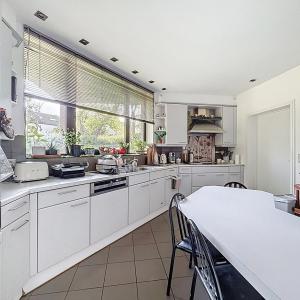 Lycée Français : Magnifique duplex rdc avec jardin + parking