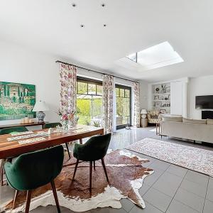 Lycée Français : Magnifique duplex rdc avec jardin + parking