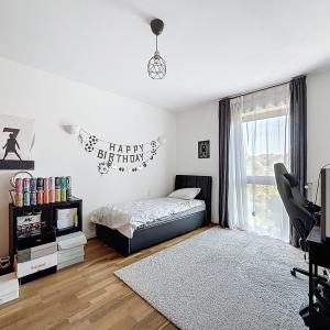 Lycée Français : Magnifique duplex rdc avec jardin + parking