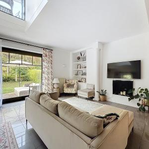 Lycée Français : Magnifique duplex rdc avec jardin + parking