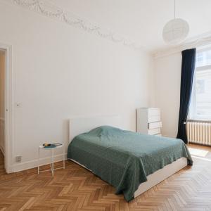 Place Brugmann : bel appartement rénové 4 chambres