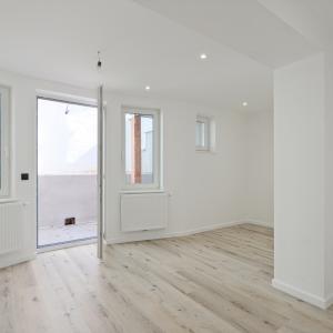 Lepoutre: Magnifique duplex rénové 2 chambres, bureau + cour