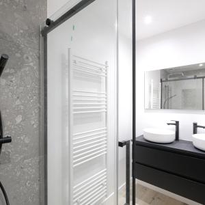 Lepoutre: Magnifique duplex rénové 2 chambres, bureau + cour