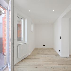 Lepoutre: Magnifique duplex rénové 2 chambres, bureau + cour