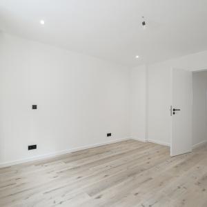 Lepoutre: Magnifique duplex rénové 2 chambres, bureau + cour