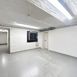 Au cœur du Sablon : Rez commercial remis à neuf