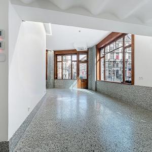 Au cœur du Sablon : Rez commercial remis à neuf