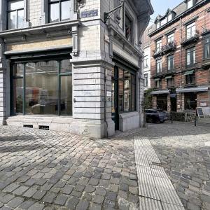 Au cœur du Sablon : Rez commercial remis à neuf