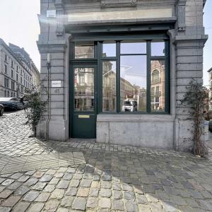 Au cœur du Sablon : Rez commercial remis à neuf