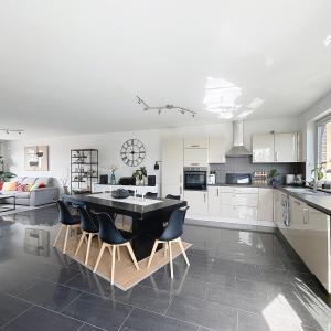 Penthouse ± 85 m² + terrasse ± 20 m² + parking 