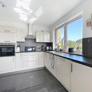 Penthouse ± 85 m² + terrasse ± 20 m² + parking 