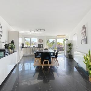 Penthouse ± 85 m² + terrasse ± 20 m² + parking 