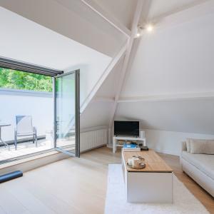 Villa neuve de ± 690 m² bruts avec piscine et prof. libérale