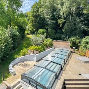 Villa neuve de ± 690 m² bruts avec piscine et prof. libérale