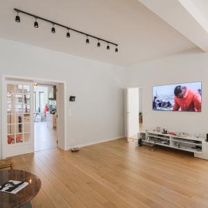 Villa neuve de ± 690 m² bruts avec piscine et prof. libérale