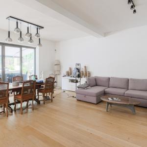 Villa neuve de ± 690 m² bruts avec piscine et prof. libérale