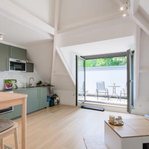 Villa neuve de ± 690 m² bruts avec piscine et prof. libérale