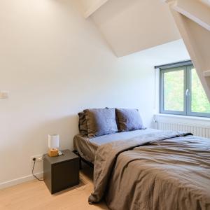 Villa neuve de ± 690 m² bruts avec piscine et prof. libérale